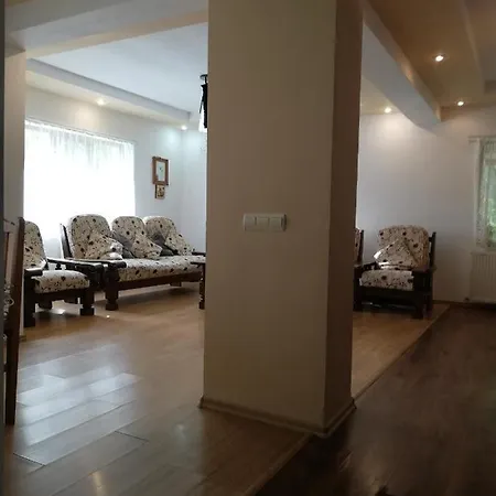 ホームステイ Casa Din Padure
