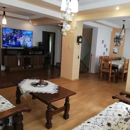 Casa Din Padure ホームステイ *